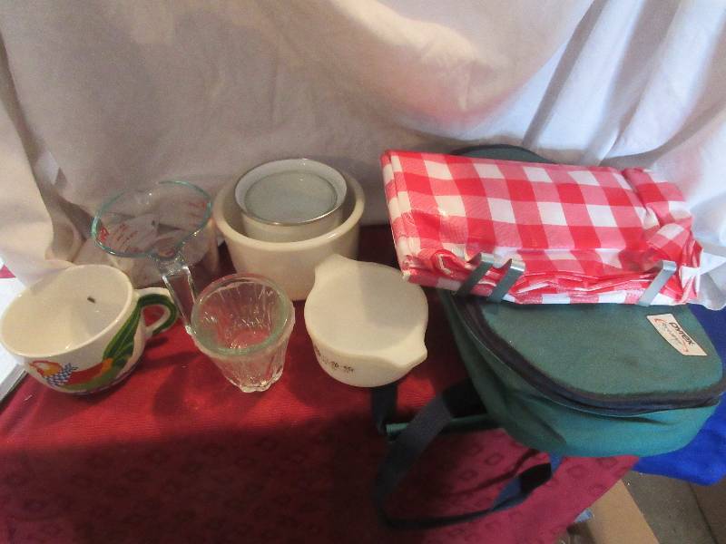 lot 144 image: HOUSEWARES