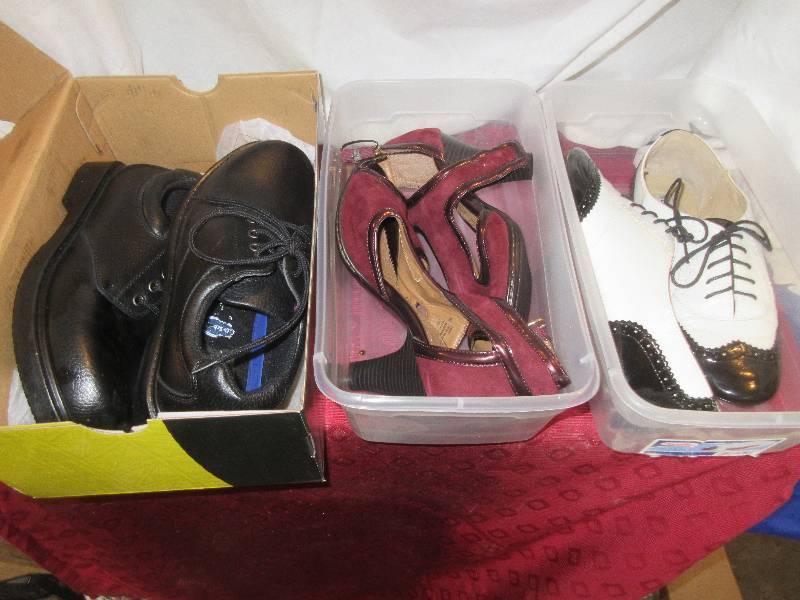 lot 160 image: 3 PAIR SHOES