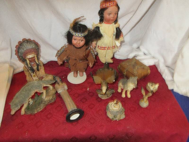 lot 163 image: NATIVE AMERICAN DOLLS AND FIGURENES