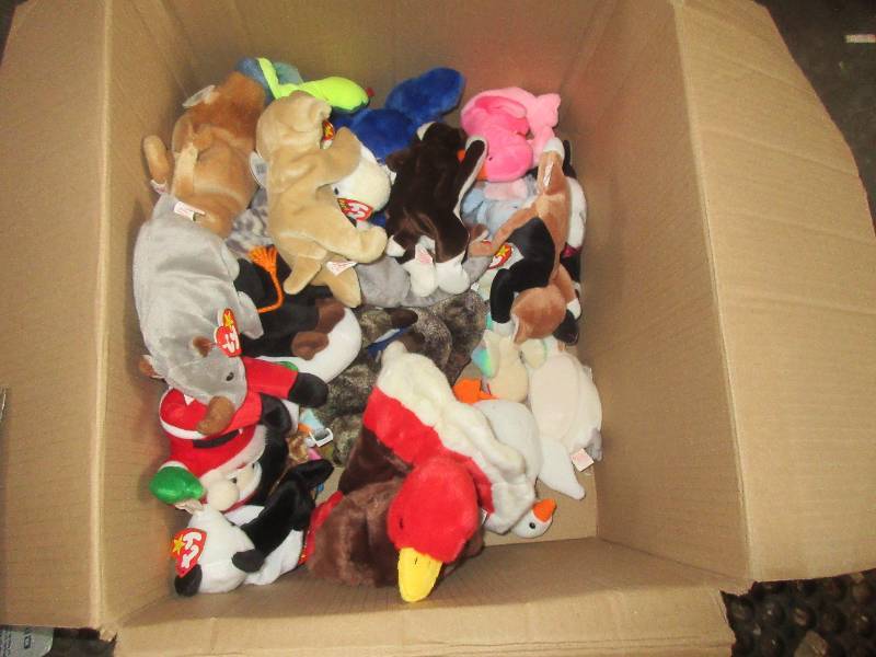 lot 165 image: COLLECTIBLE BEANIE BABIES