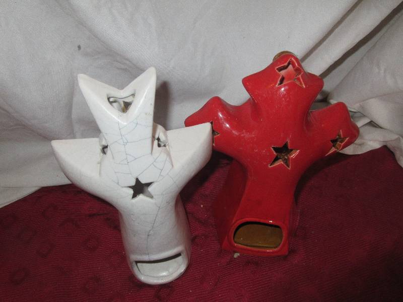 lot 169 image: COLLECTIBLE JESUS AND MARIE FIGURENES