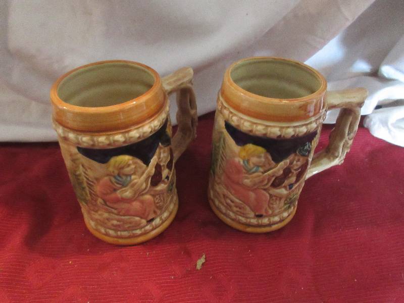 lot 170 image: JAPANESE COLLECTER MUGS