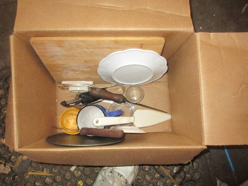 lot 174 image: HOUSEWARES