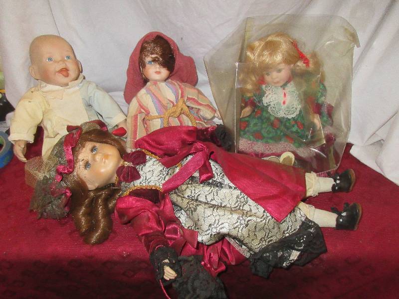 lot 175 image: PORCELIAN DOLLS