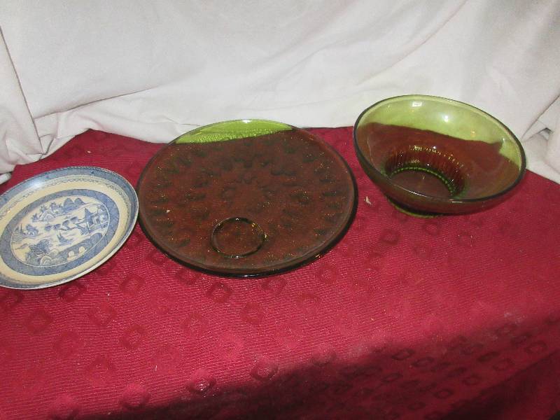 lot 178 image: COLORED GLASSWEAR