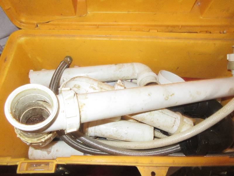 lot 180 image: PIPES AND HOSES