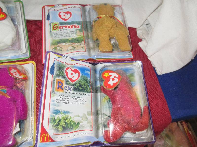 lot 184 image: COLLECTIBLE BEANIE BABIES