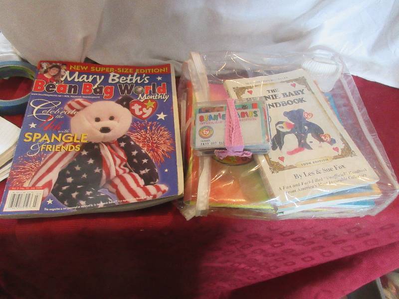 lot 186 image: BEANIE BABY COLLECTOR INFO