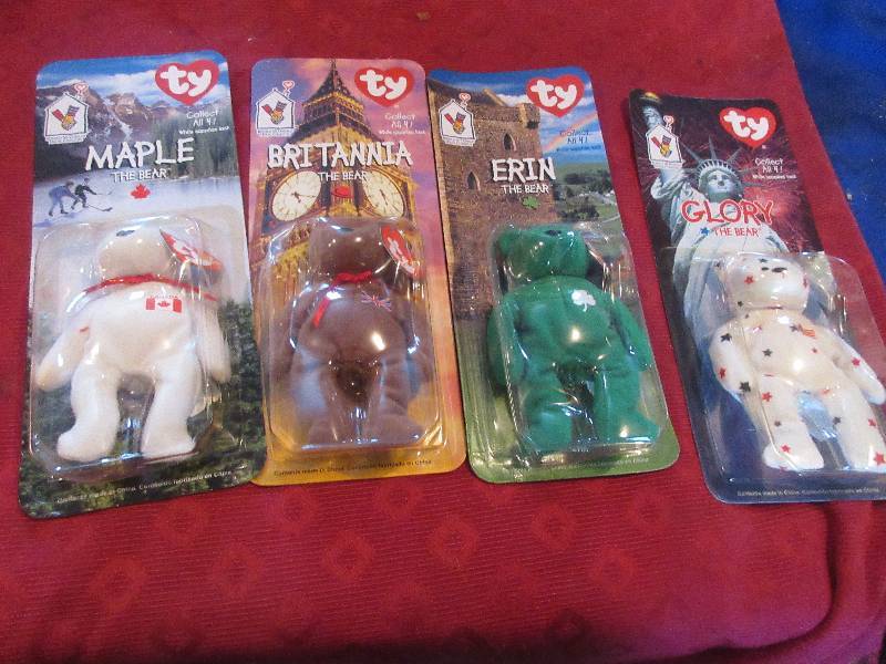 lot 194 image: COLLECTIBLE BEANIE BABIES