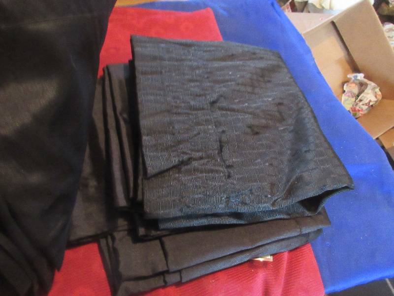 lot 197 image: CURTAINS