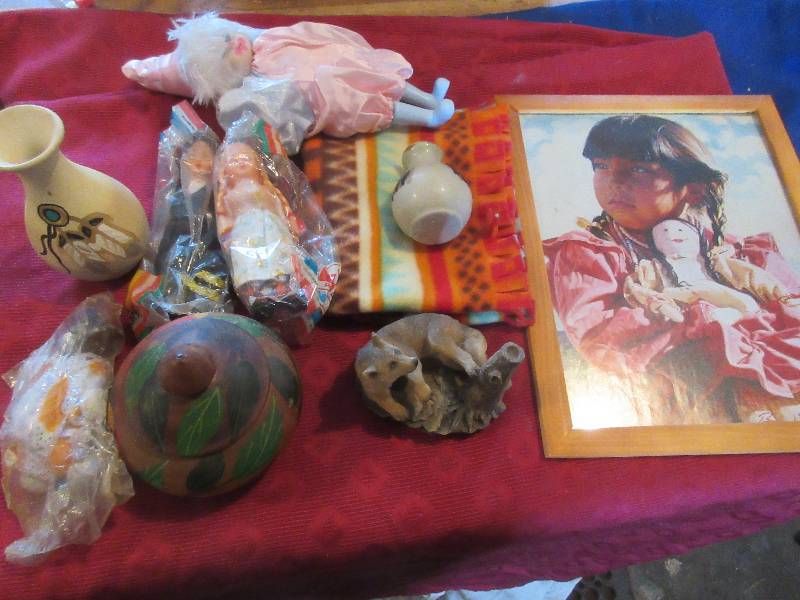 lot 209 image: BOX OF MISC FIGURENES