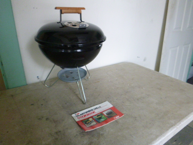 lot 7 image: Weber Smokey Joe Charcoal Grill
