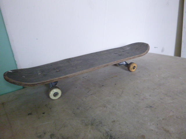 lot 10 image: Skate Board