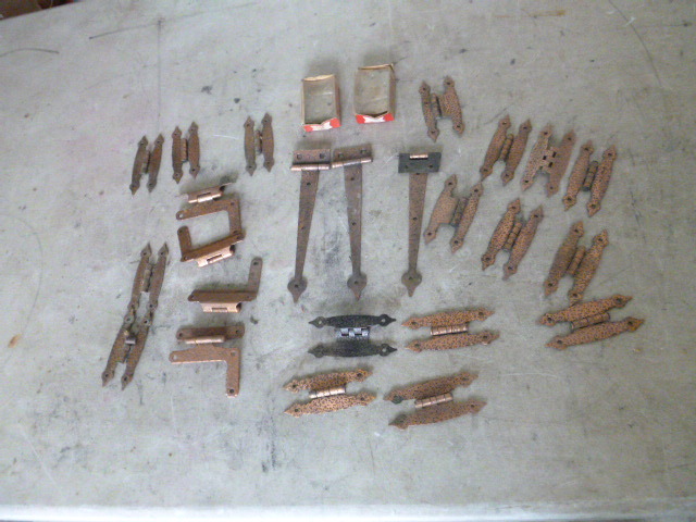 lot 12 image: Miscellaneous Hinges