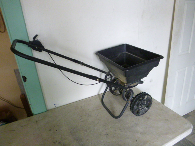 lot 15 image: YES Broad Cast Spreader