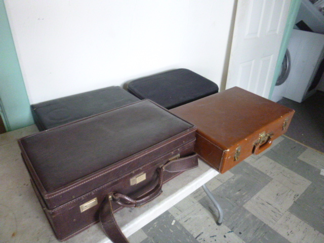 lot 22 image: 4 Brief Cases