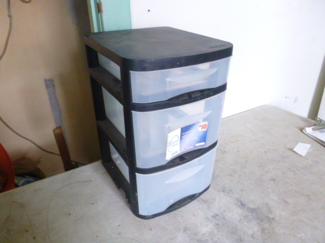 lot 14 image: 3 Drawer Storage Bin
