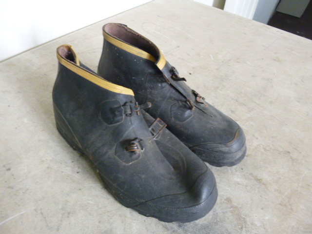 lot 24 image: LaCross 2 Buckle Over Shoe Rubber Boots