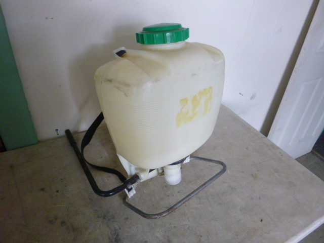 lot 26 image: Backpack Sprayer