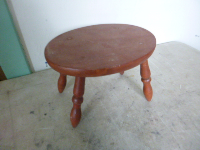 lot 32 image: Small Foot Stool