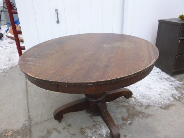 lot 35 image: Old Round Table