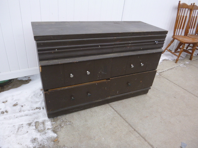 lot 36 image: Dresser