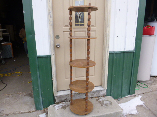 lot 38 image: Shelf