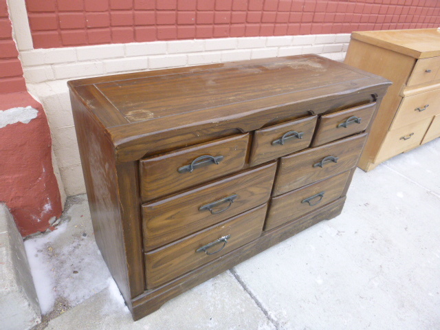 lot 41 image: 7 Drawer Dresser