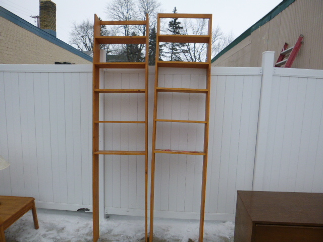lot 61 image: 2 Shelves