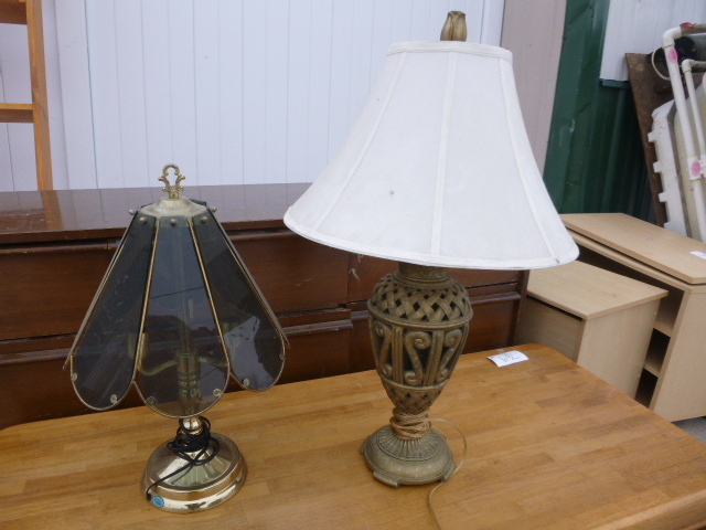 lot 63 image: 2 Table Lamps