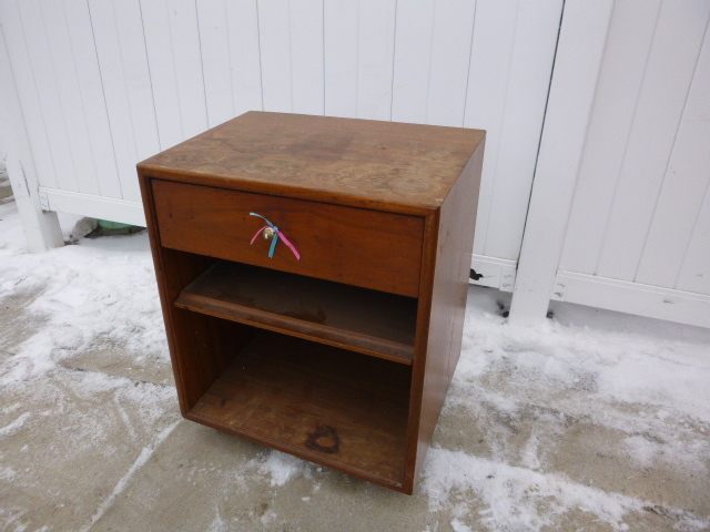 lot 65 image: Night Stand
