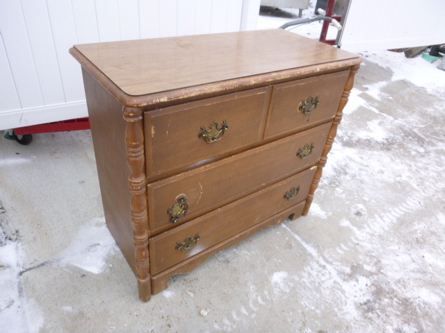 lot 70 image: 3 Drawer Dresser