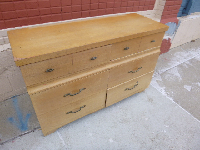 lot 76 image: 6 Drawer Dresser