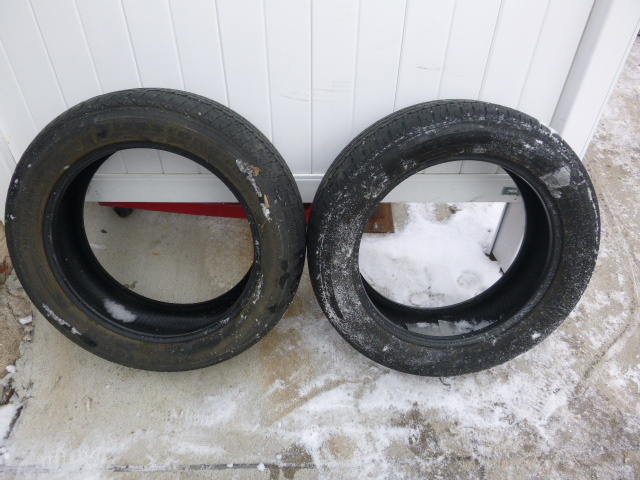 lot 81 image: 2 Firestone Tires