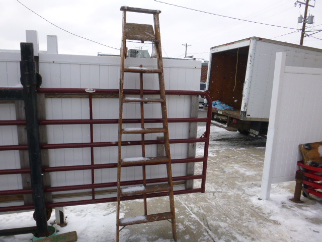 lot 82 image: Wood Step Ladder
