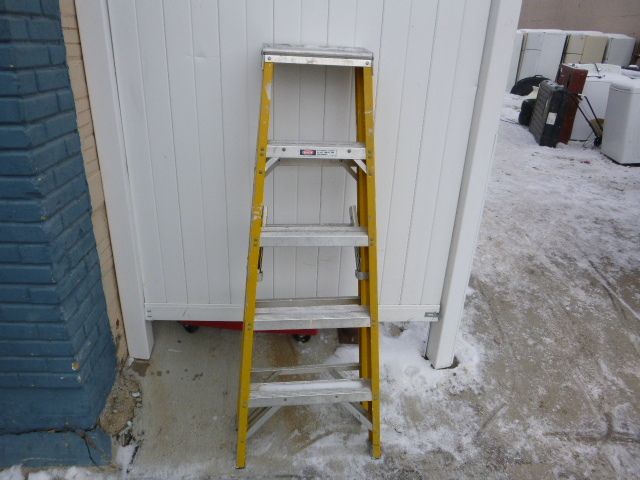 lot 84 image: Werner Fiberglass Step Ladder