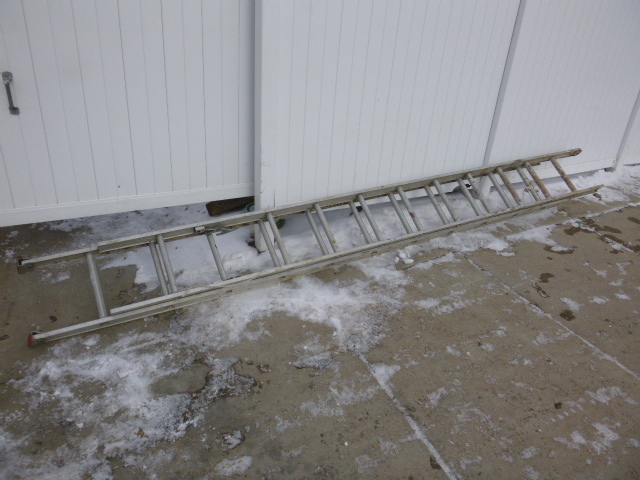lot 108 image: Aluminum Extension Ladder