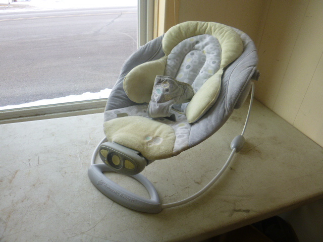 lot 120 image: Bright Starts Automatic Baby Bouncer