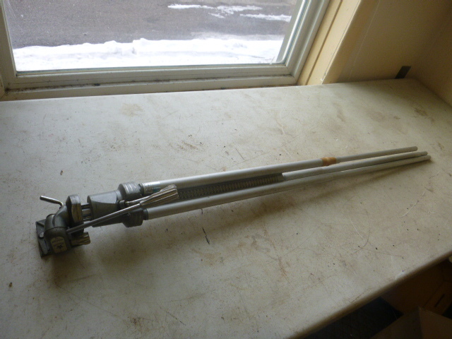 lot 129 image: Davidson Continental Star D Tri-Pod