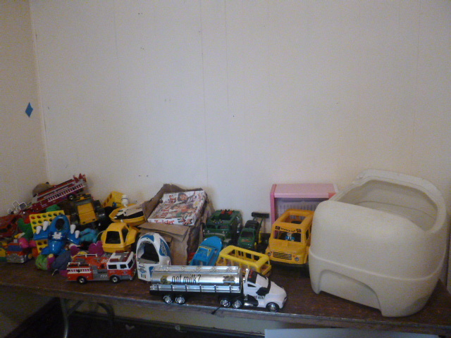 lot 142 image: Miscellaneous Toys and Games