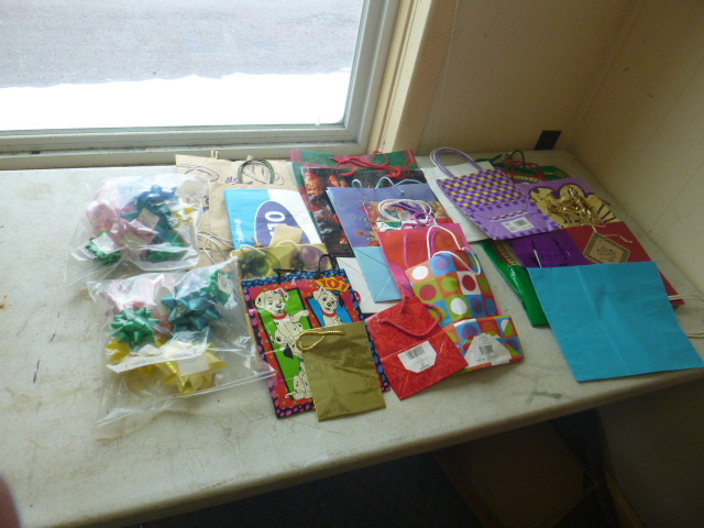 lot 156 image: Miscellaneous Gift Bags and Bows