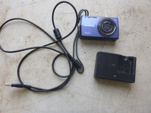 lot 169 image: Olympus Stylus 7000 Camera