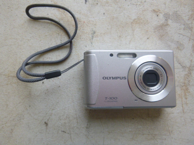 lot 171 image: Olympus T100 Camera