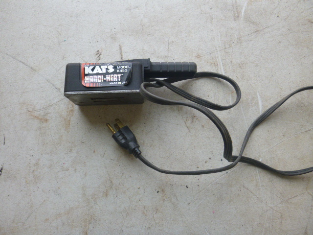 lot 185 image: Kats Handi-Heat Magnetic Engine Block Heater