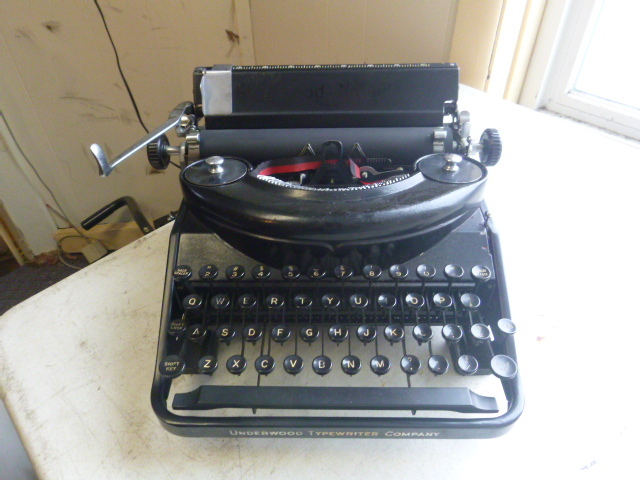 lot 190 image: Vintage Underwood Typewriter