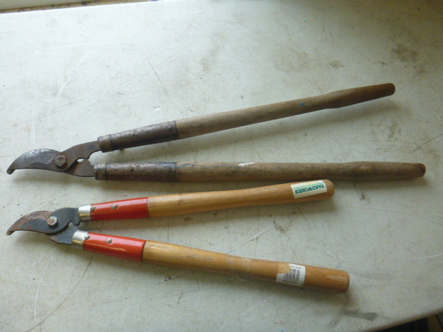 lot 194 image: 2 Pruners
