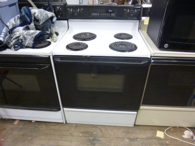 lot 1 image: Whirlpool Electric Stove