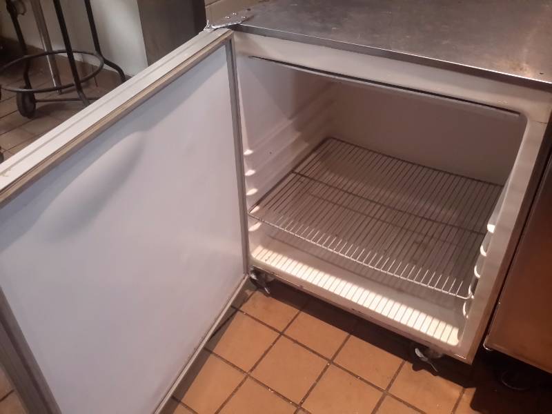 lot 12 image: Under Counter Refrigerator.. Silver King.. 27 in x 25in x 33 in h.. Tested and works