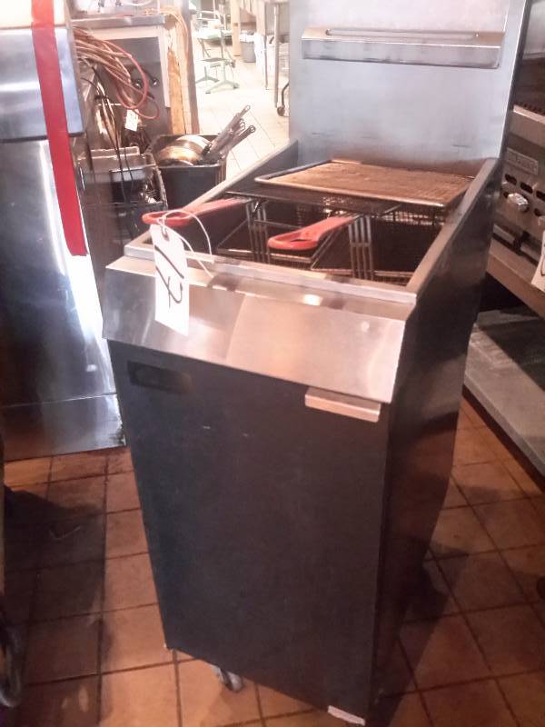 lot 17 image: VULCAN Gas Deep Fryer.. Stainless Steel.