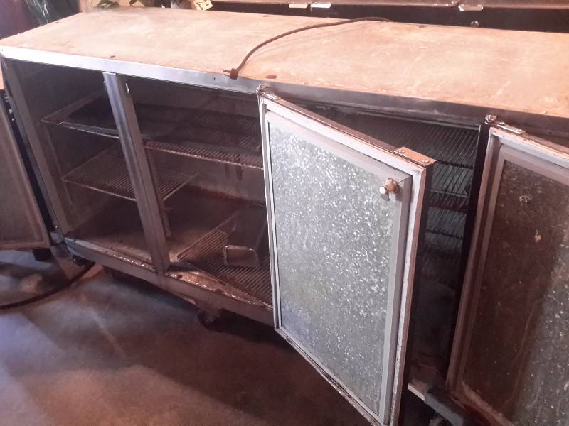 lot 23 image: 3 Door back Bar Cooler